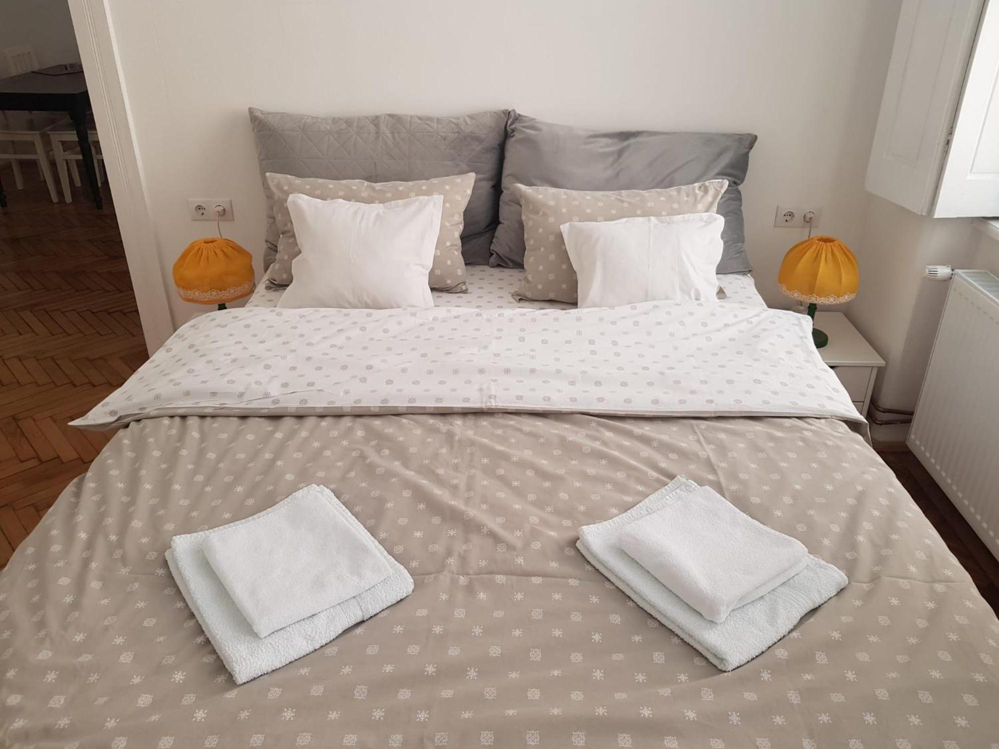 Liberte Apartments Oradea Rum bild