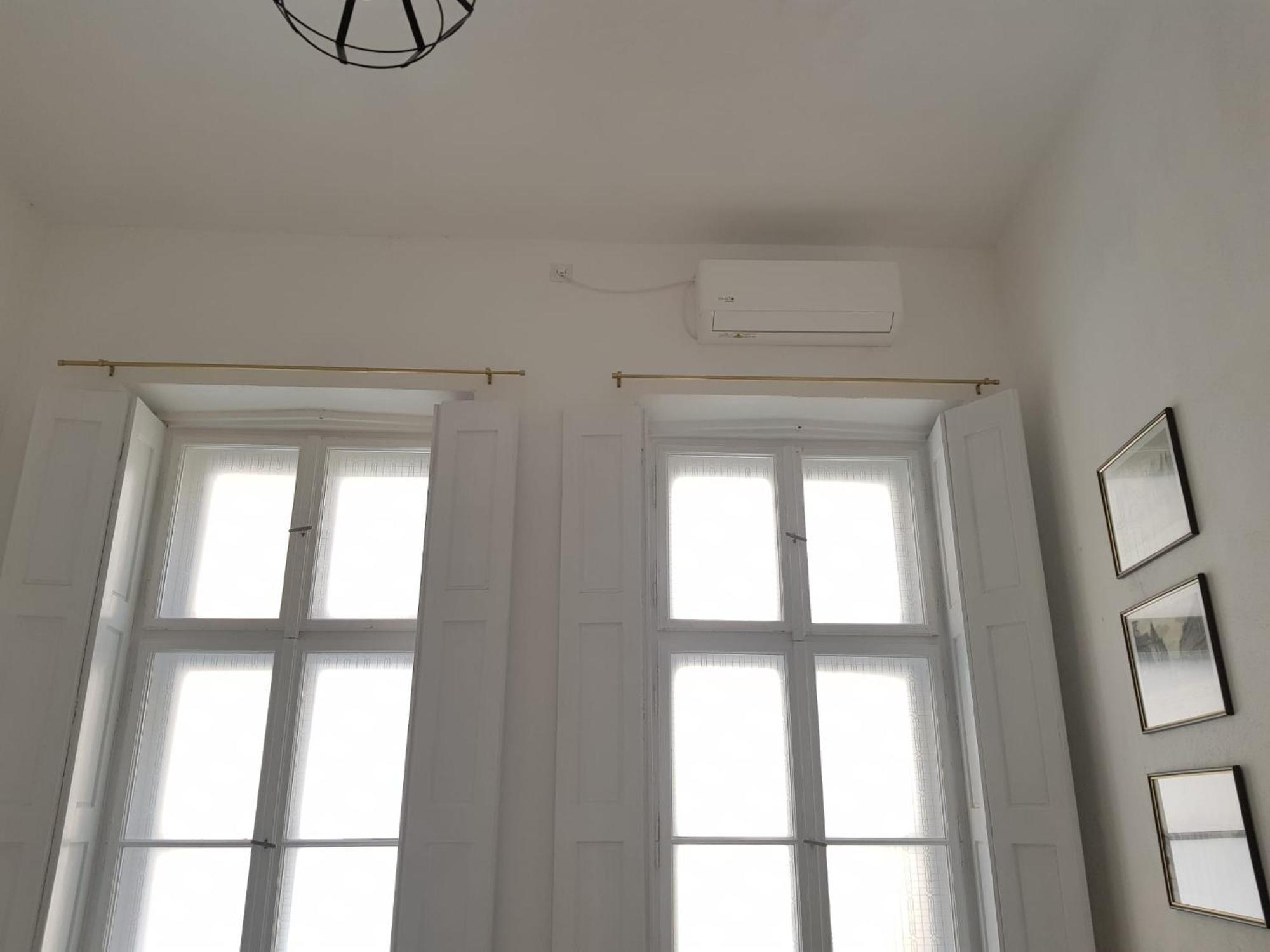 Liberte Apartments Oradea Rum bild