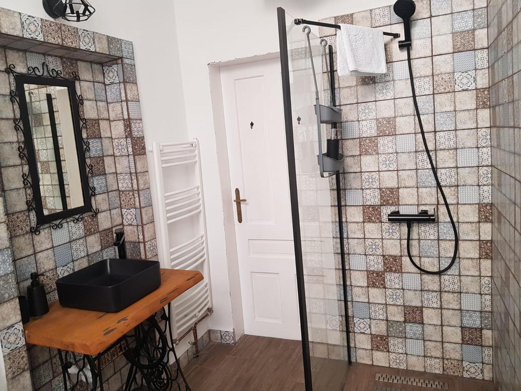 Liberte Apartments Oradea Rum bild